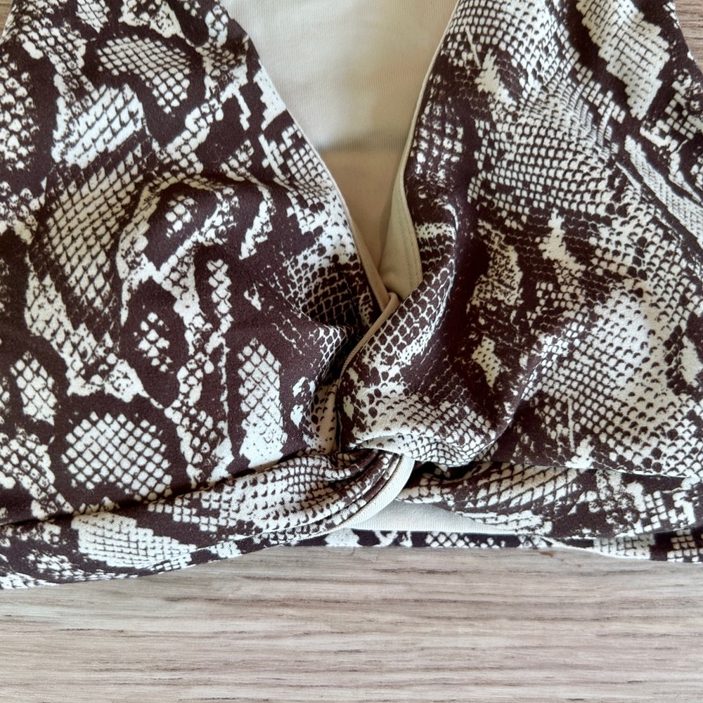 Lorna Jane Viper Sports Bra XS Viper Print NWT $70 - Picture 6 of 11
